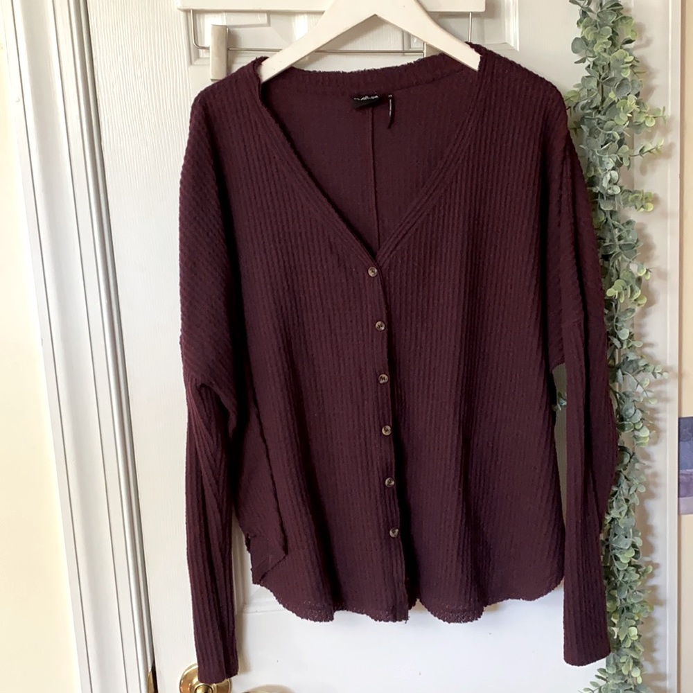 Slouchy UO V Neck Button Up Sweater, size M